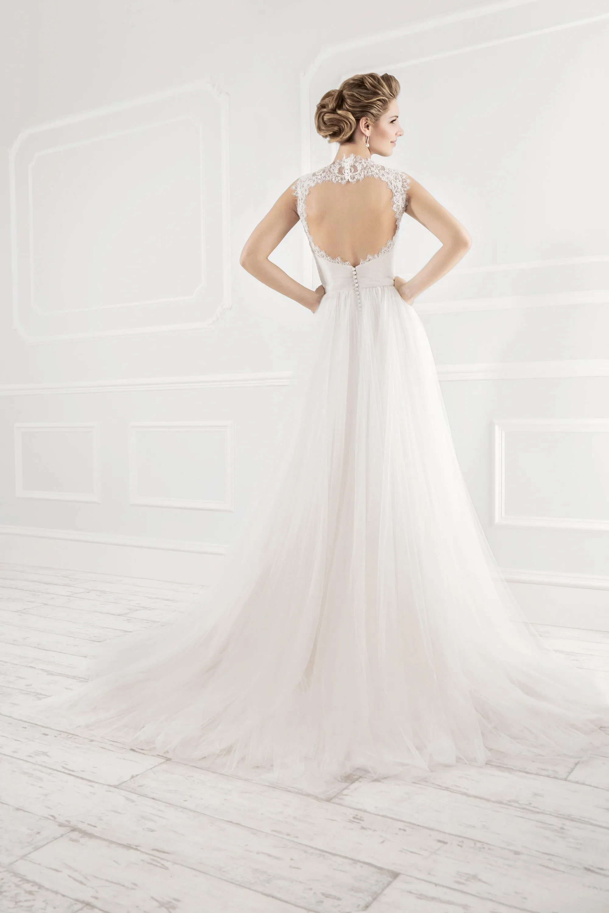 Ellis Bridal 19033