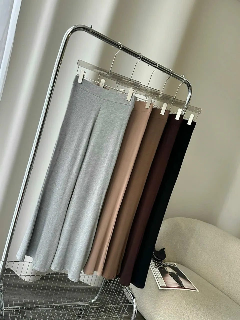 High-waisted flared elastic pants